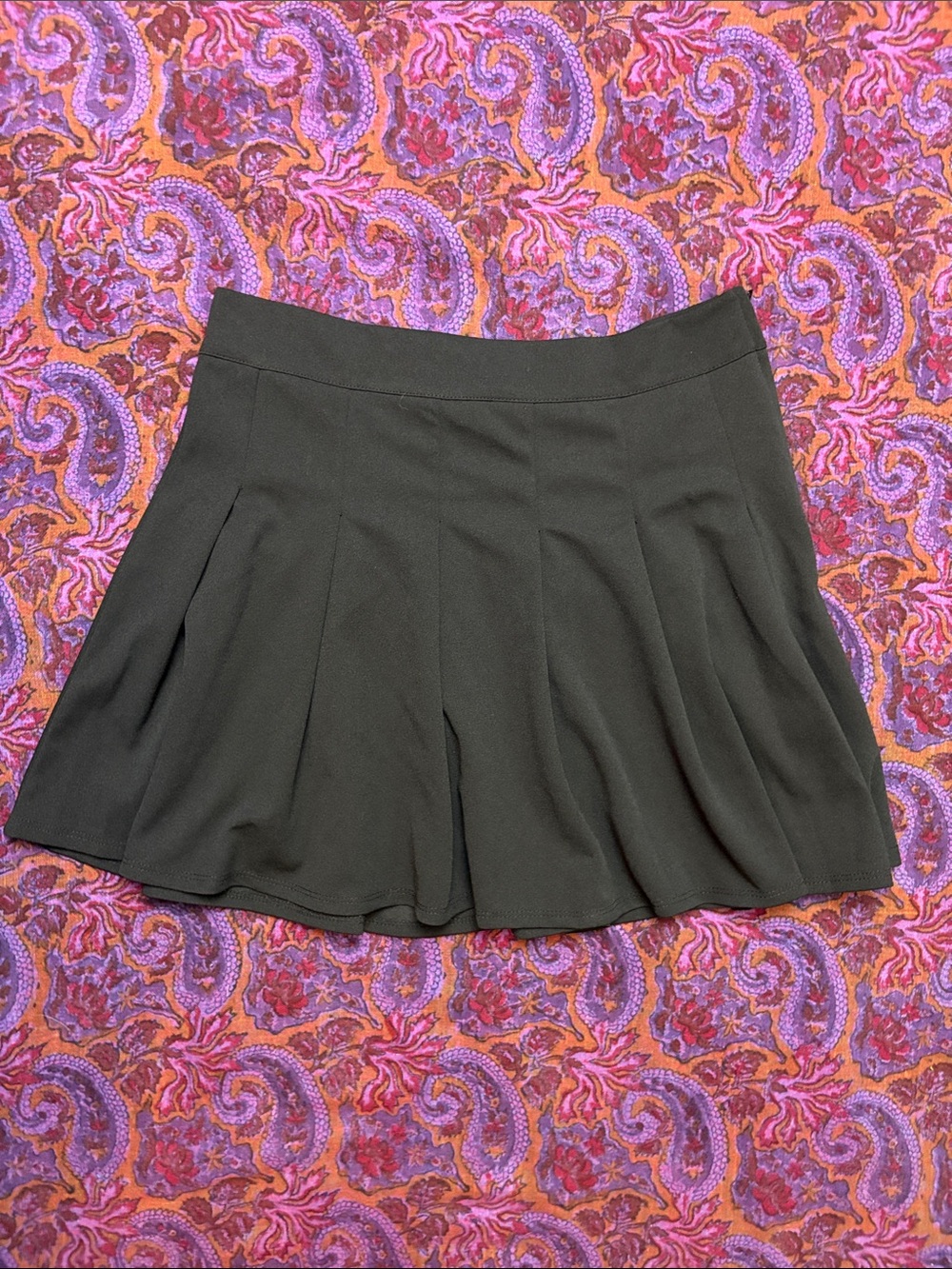 Black pleated mini skirt